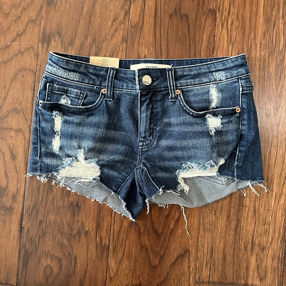 BRAND NEW BKE shorts size 25